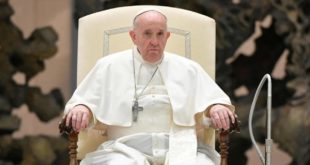 Amenazaron al Papa Francisco: le enviaron una carta con tres balasv