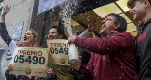 España inicia festejos navideños con millonario sorteo de El Gordo